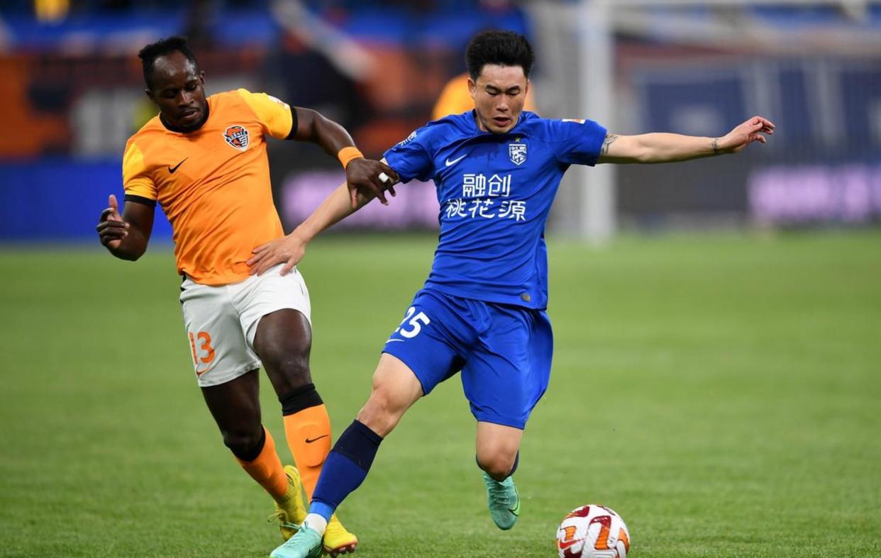 武汉三镇训练开放日，窗口期调整名单引欢呼，意甲在即，阵容厚度经受考验的简单介绍-体育赛事